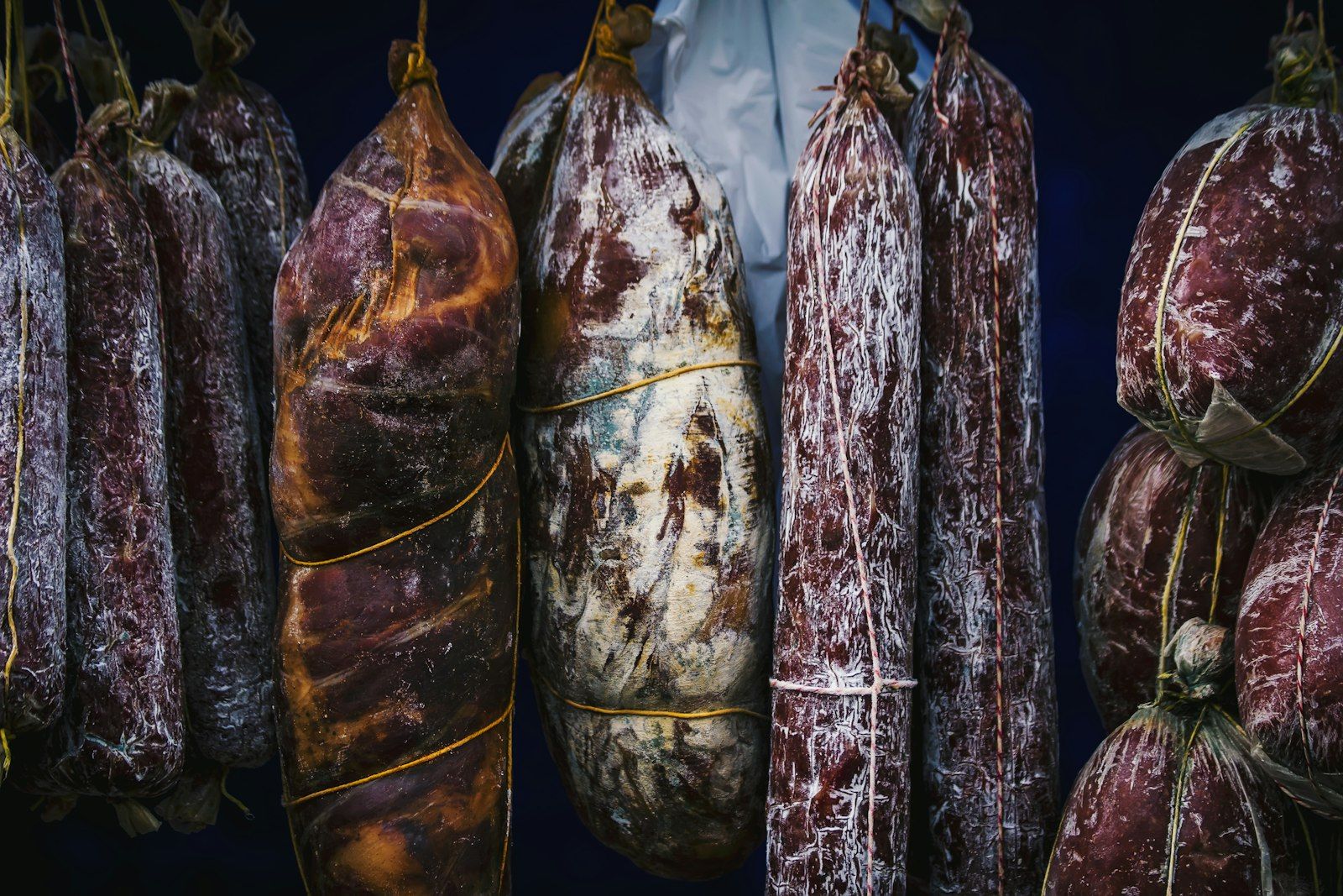 Saucissons au séchoir